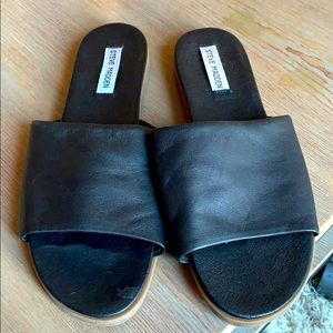 Steve Madden Black Flats